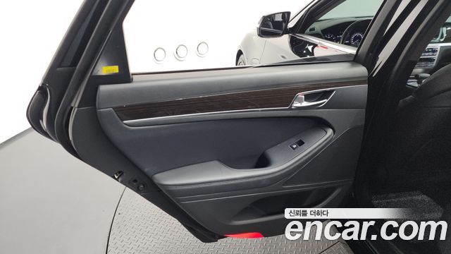 Genesis G80 2020 — photo 15