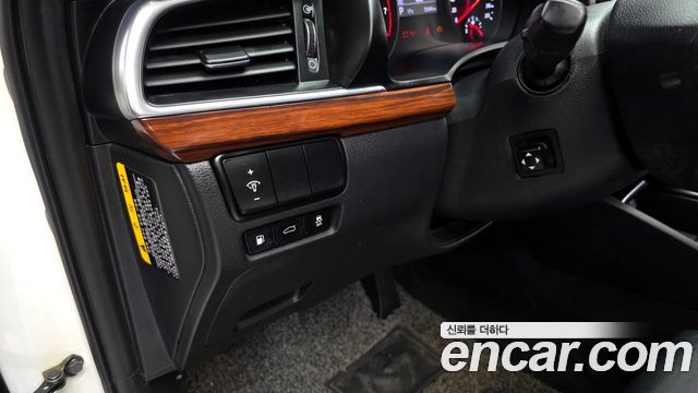 Kia K7 2016 — photo 27