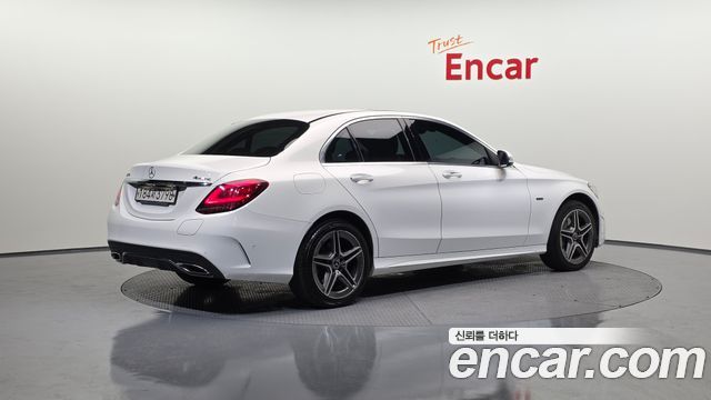 Mercedes-Benz C-Class 2020 — photo 2