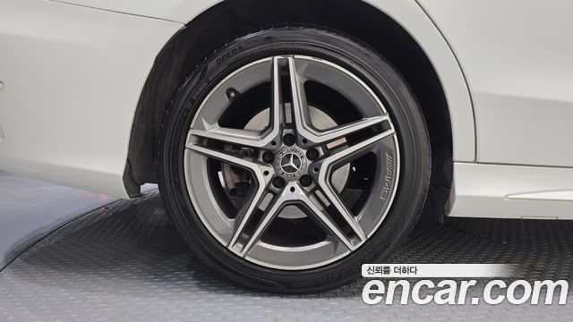 Mercedes-Benz C-Class 2020 — photo 5
