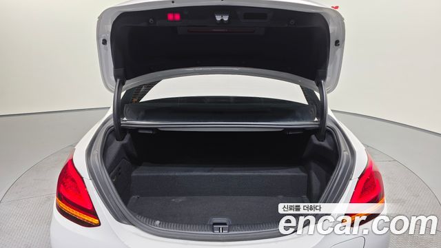 Mercedes-Benz C-Class 2020 — photo 26