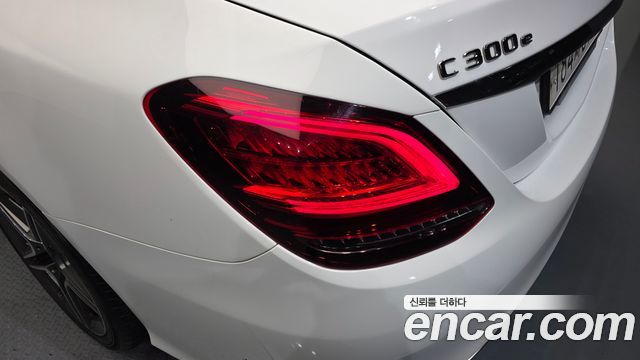 Mercedes-Benz C-Class 2020 — photo 9