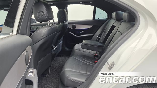 Mercedes-Benz C-Class 2020 — photo 16