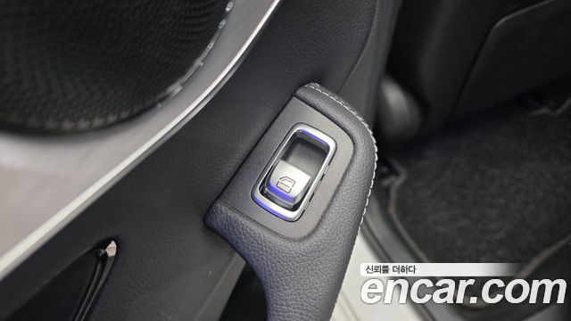 Mercedes-Benz C-Class 2020 — photo 32