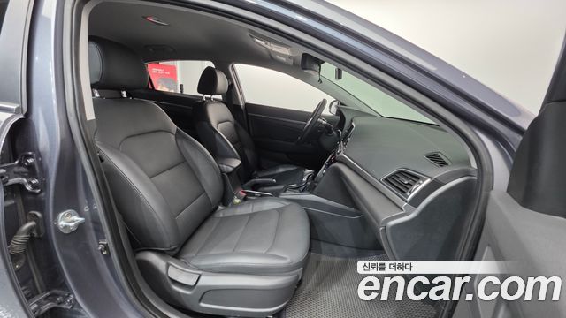 Hyundai AVANTE 2018 — photo 10