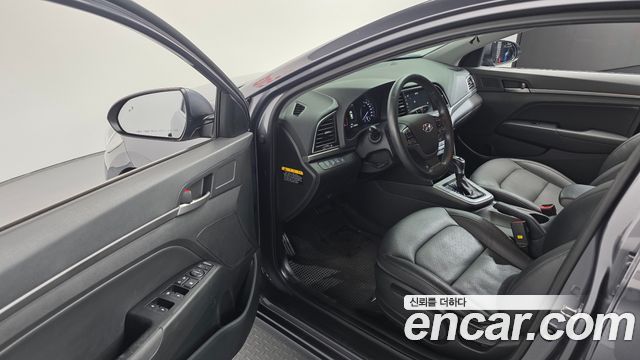 Hyundai AVANTE 2018 — photo 11