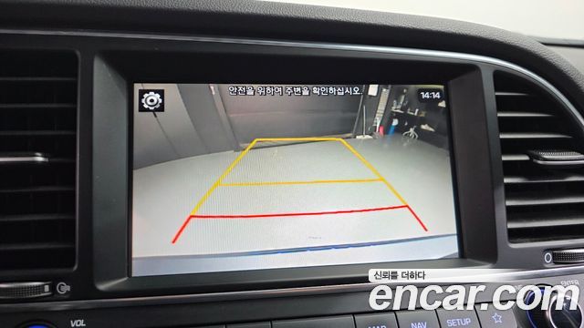 Hyundai AVANTE 2018 — photo 16