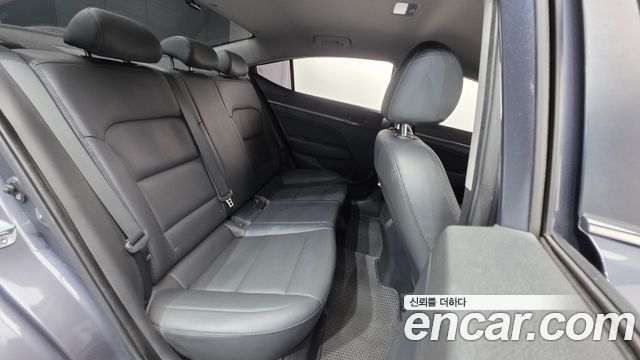 Hyundai AVANTE 2018 — photo 19