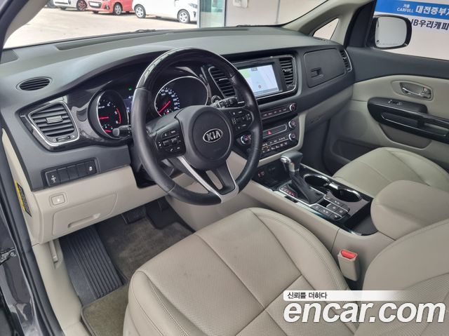 Kia Canival 2019 — photo 10