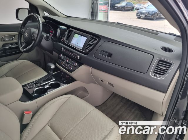 Kia Canival 2019 — photo 11