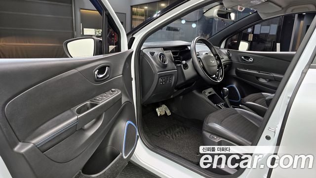 Renault Korea QM3 2017 — photo 10