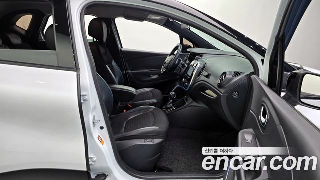 Renault Korea QM3 2017 — photo 11
