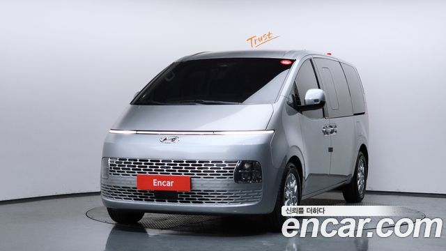 Hyundai Staria 2022 — photo 1