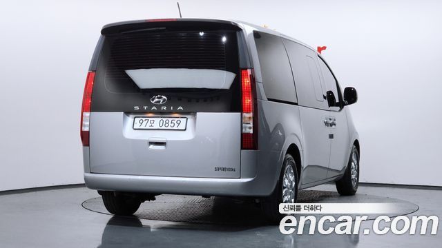 Hyundai Staria 2022 — photo 2
