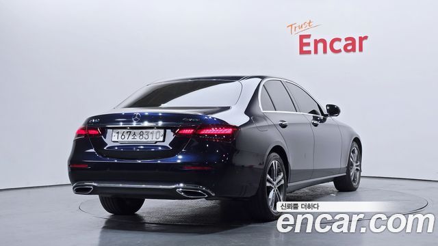 Mercedes-Benz E-Class 2022 — photo 2