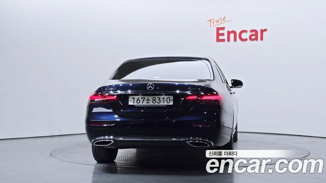 Mercedes-Benz E-Class 2022 — photo 4