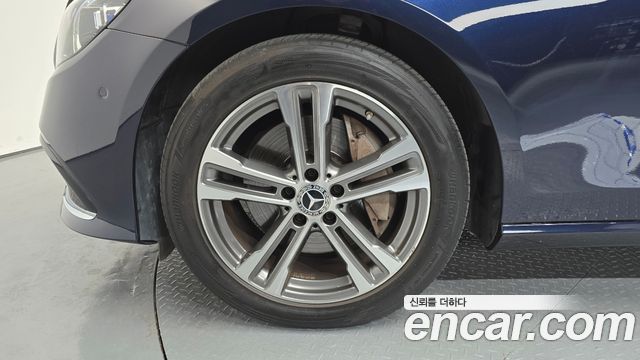 Mercedes-Benz E-Class 2022 — photo 5
