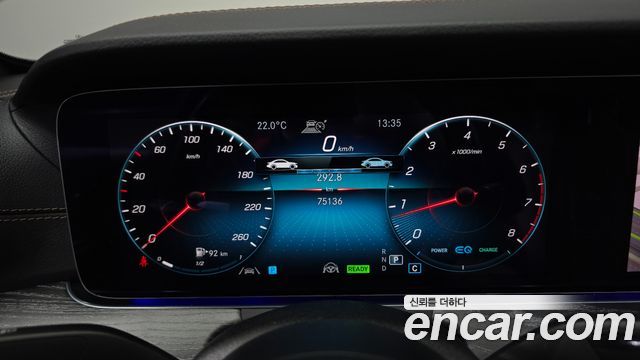 Mercedes-Benz E-Class 2022 — photo 8