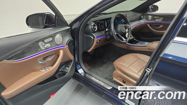 Mercedes-Benz E-Class 2022 — photo 10