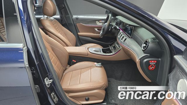 Mercedes-Benz E-Class 2022 — photo 11