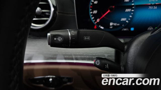 Mercedes-Benz E-Class 2022 — photo 16