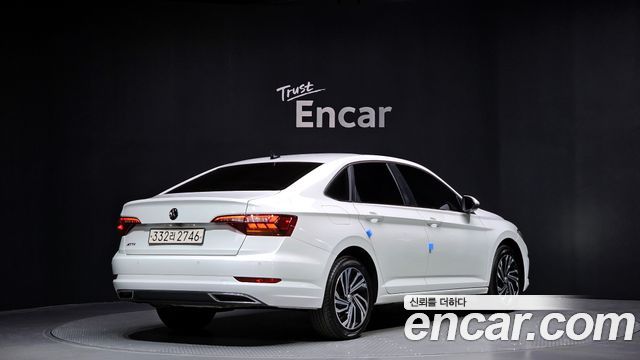 Volkswagen Jetta 2021 — photo 2