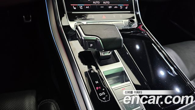 Audi Q8 2021 — photo 9