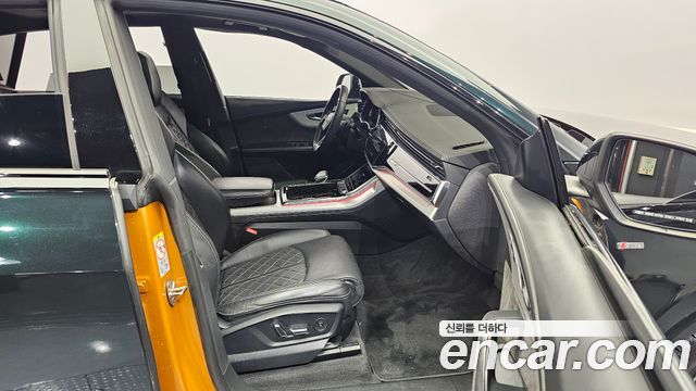Audi Q8 2021 — photo 11