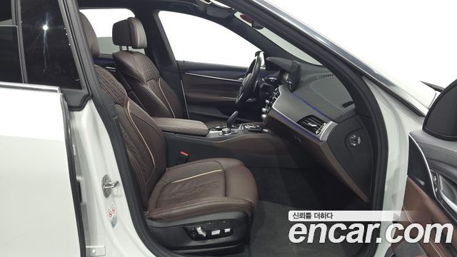 BMW Gran Turismo 2022 — photo 13
