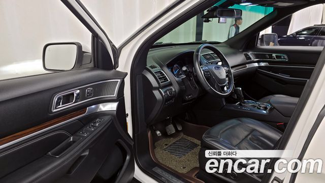 Ford Explorer 2017 — photo 10
