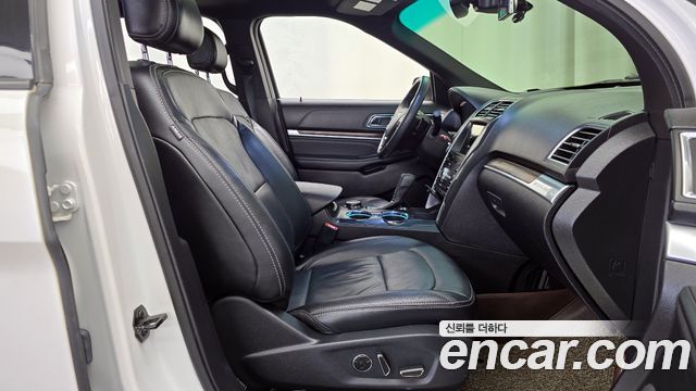 Ford Explorer 2017 — photo 11