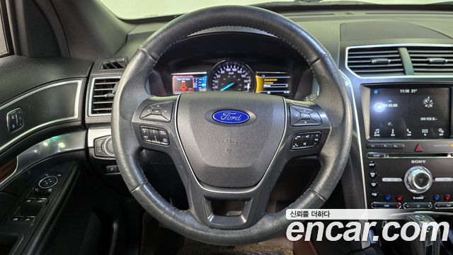 Ford Explorer 2017 — photo 13