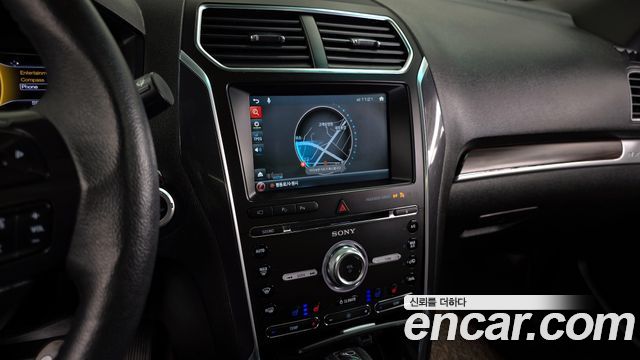 Ford Explorer 2017 — photo 14