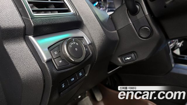 Ford Explorer 2017 — photo 19