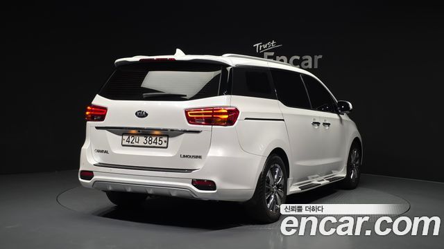 Kia Canival 2019 — photo 2