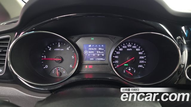 Kia Canival 2017 — photo 11