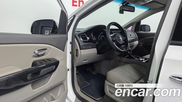 Kia Canival 2017 — photo 13