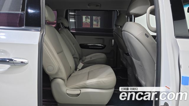 Kia Canival 2017 — photo 18