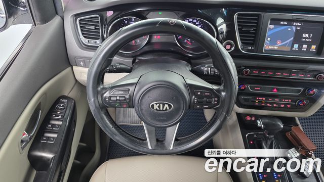 Kia Canival 2017 — photo 19