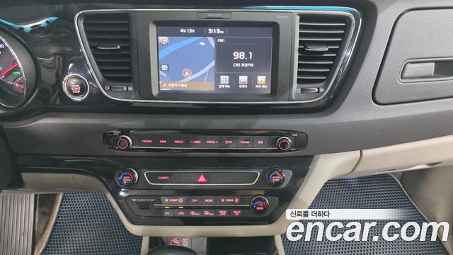 Kia Canival 2017 — photo 20