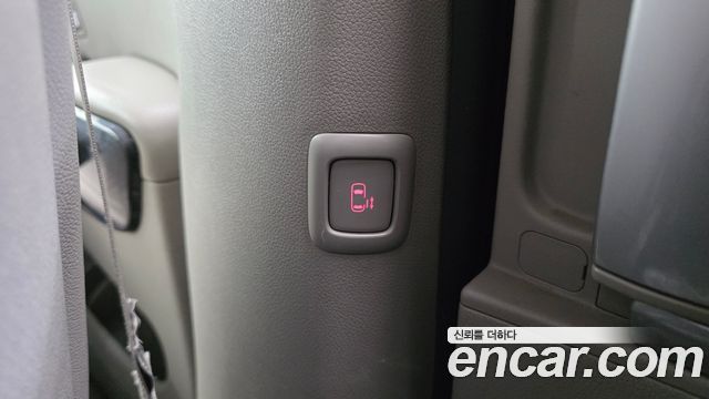 Kia Canival 2017 — photo 22
