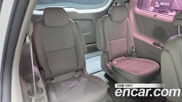 Kia Canival 2017 — photo 24