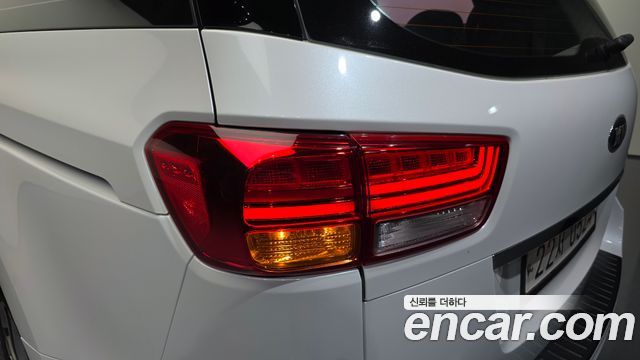 Kia Canival 2017 — photo 9