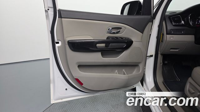 Kia Canival 2017 — photo 14