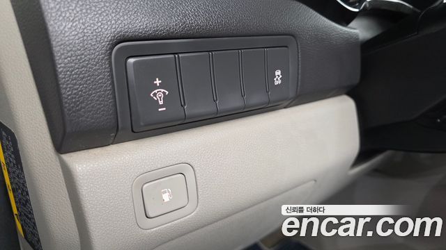 Kia Canival 2017 — photo 28