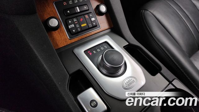 Land Rover Discovery 2013 — photo 9