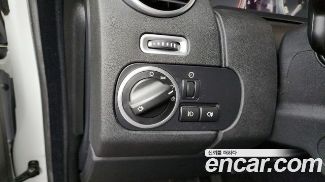 Land Rover Discovery 2013 — photo 16