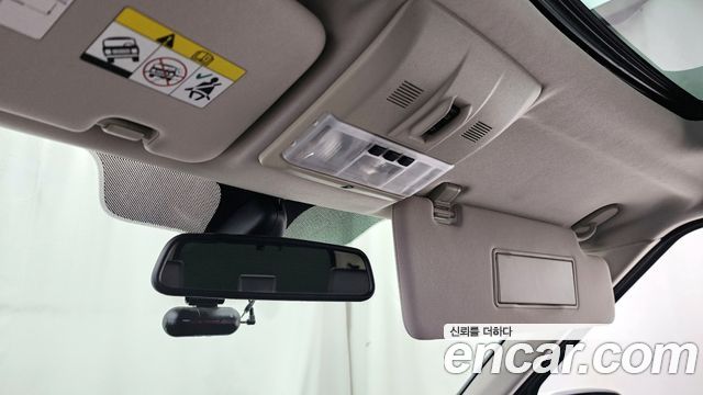 Land Rover Discovery 2013 — photo 17