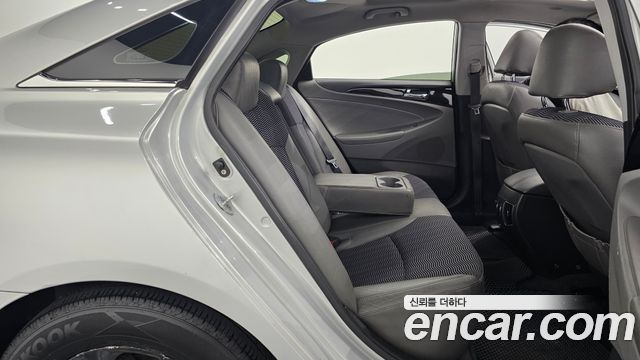 Hyundai Sonata 2010 — photo 11