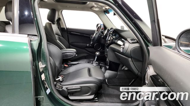 Mini Cooper 2019 — photo 17